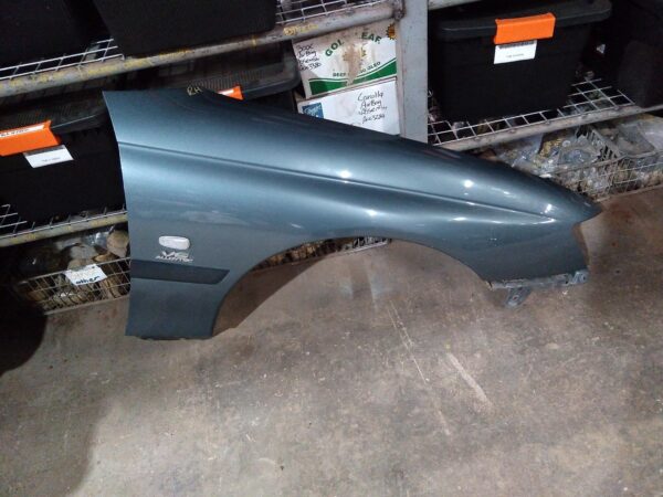 2005 HOLDEN COMMODORE RIGHT GUARD