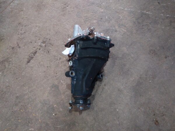 2013 TOYOTA KLUGER Differential Centre
