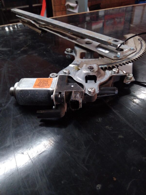 2011 HOLDEN COLORADO RIGHT FRONT WINDOW REG/MOTOR