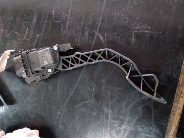 2011 FORD FOCUS PEDAL ASSEMBLY