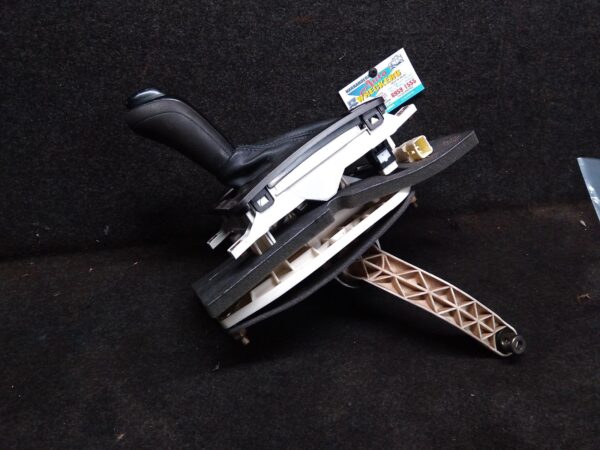 2005 HOLDEN COMMODORE GEAR STICK/SHIFTER