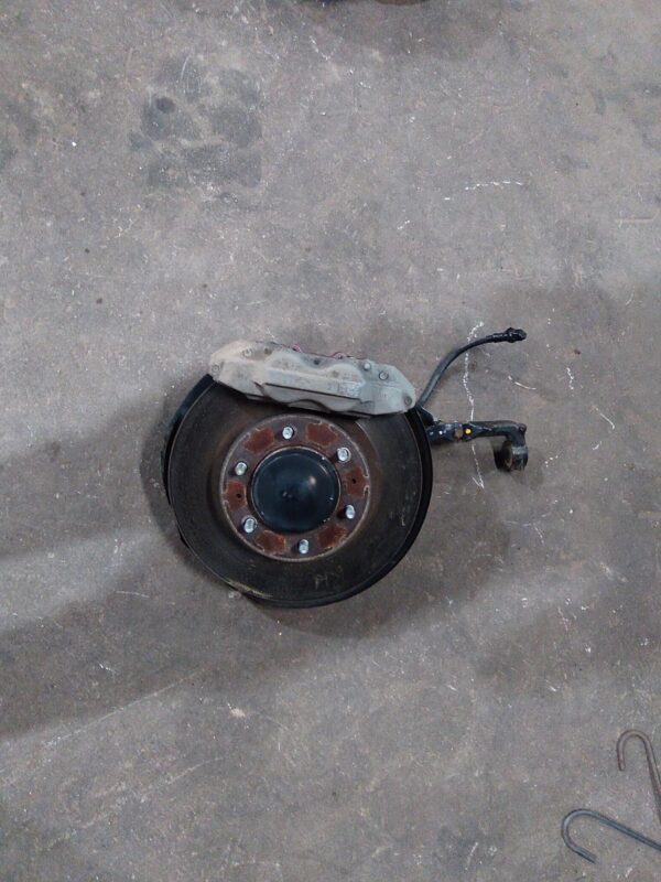 2012 TOYOTA HILUX RIGHT FRONT HUB ASSEMBLY