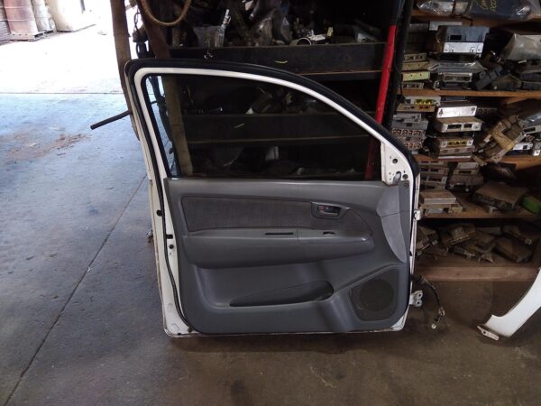 2011 TOYOTA HILUX LEFT FRONT DOOR