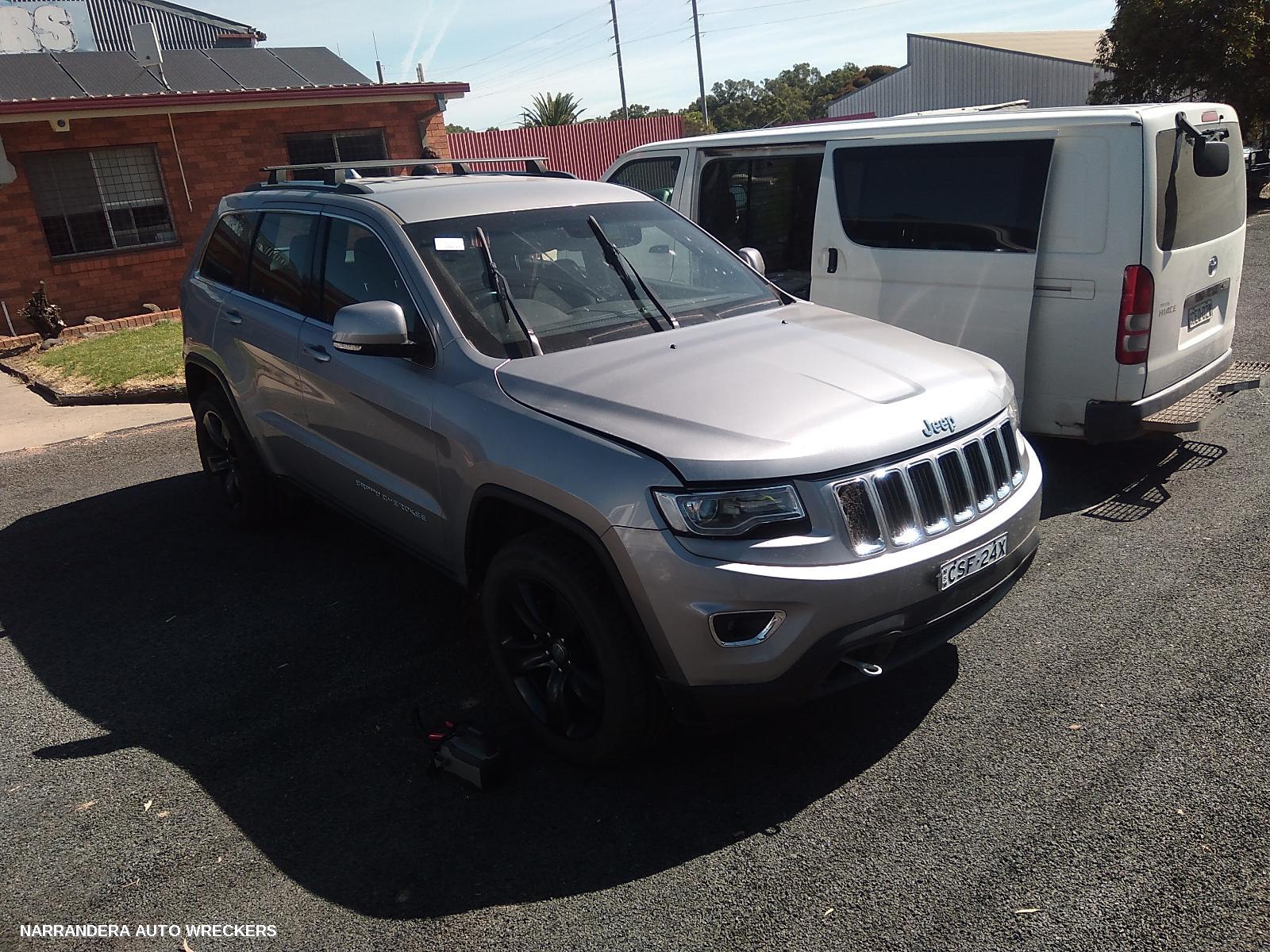 2014 JEEP GRANDCHEROKEE Right Guard