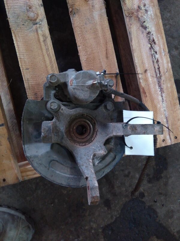 2001 MITSUBISHI LANCER RIGHT FRONT HUB ASSEMBLY