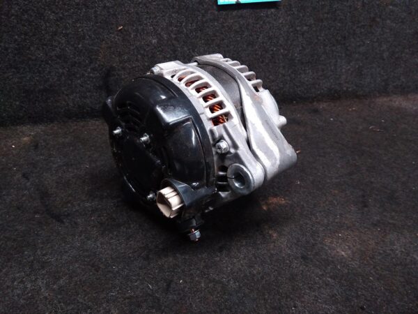 2011 TOYOTA HILUX Alternator