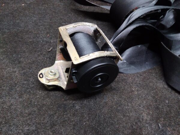 2005 HOLDEN COMMODORE SEATBELT/STALK
