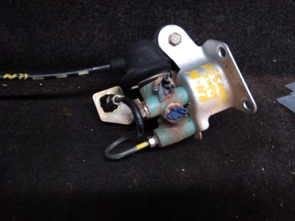 1996 TOYOTA HILUX BRAKE COMP VALVE