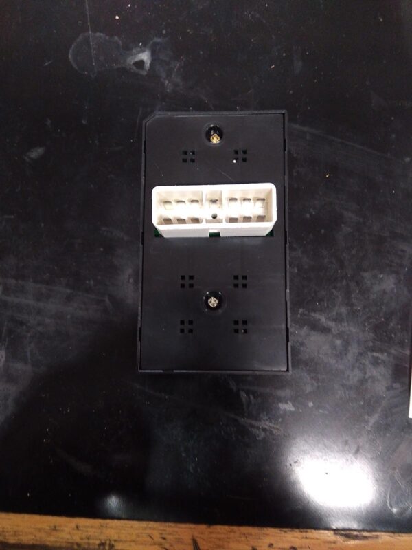 2004 HOLDEN COMMODORE PWR DR WIND SWITCH