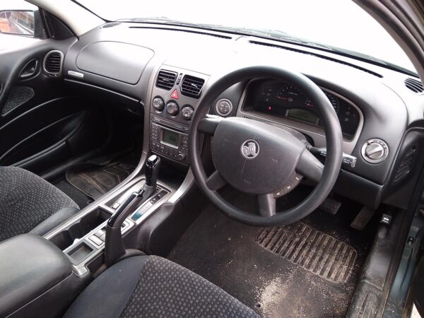 2005 HOLDEN COMMODORE GRILLE