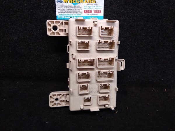 2006 LEXUS RX SERIES FUSE BOX