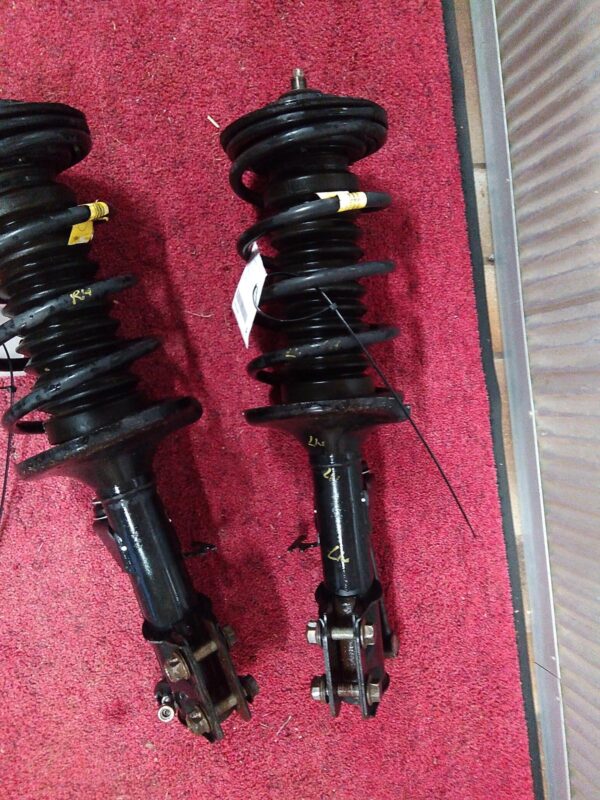 2003 HOLDEN COMMODORE LEFT FRONT STRUT