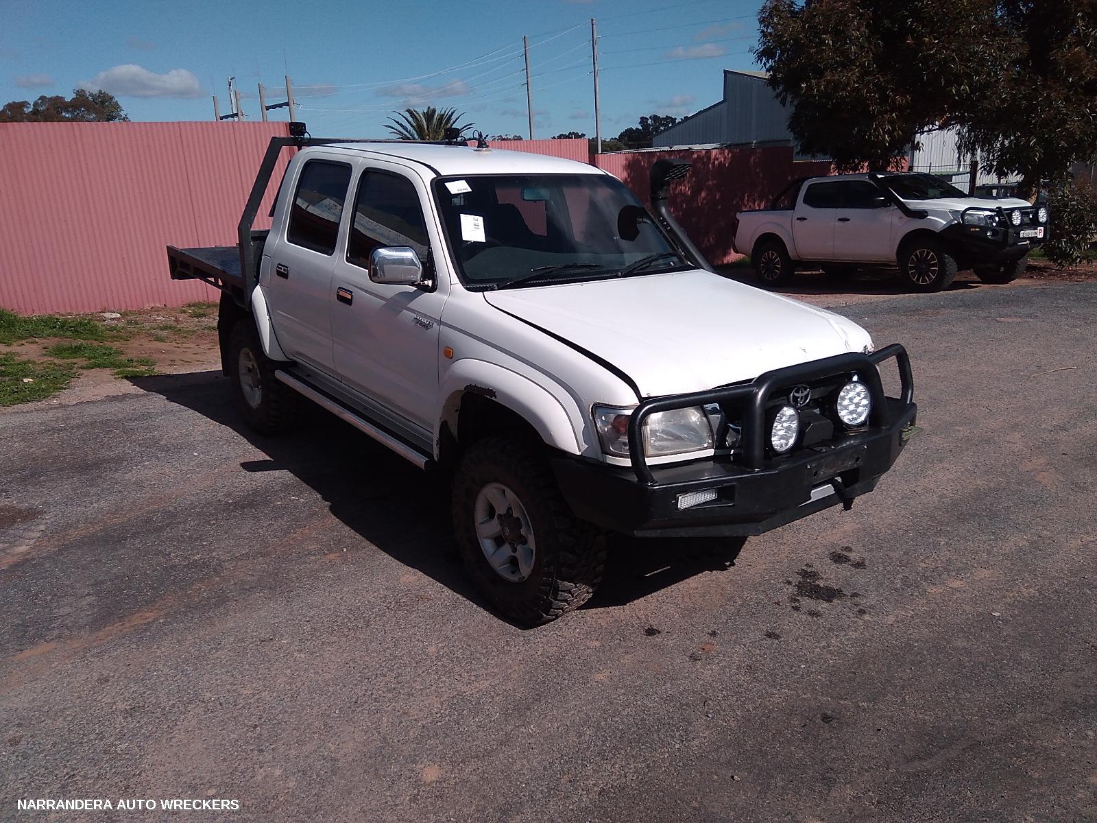 2004 TOYOTA HILUX Left Front Hub Assembly