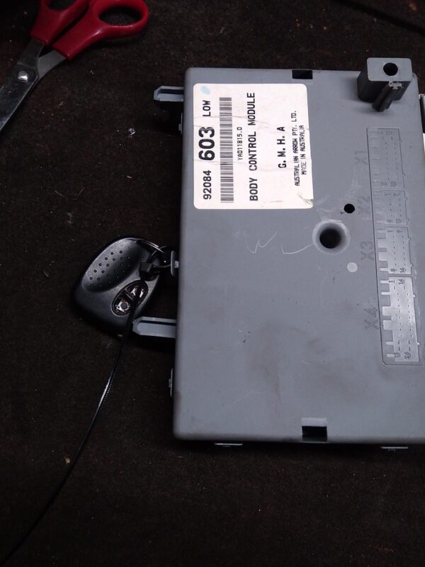 2003 HOLDEN COMMODORE ECU