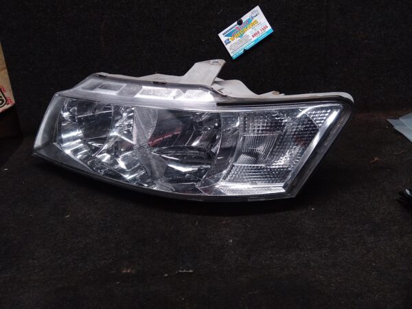 2005 HOLDEN COMMODORE LEFT HEADLAMP