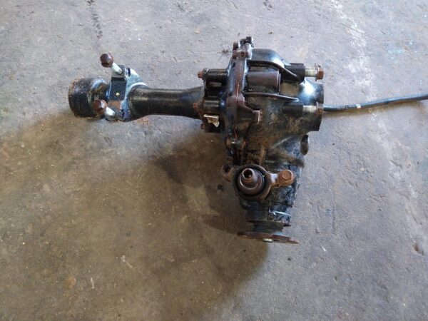 2011 TOYOTA HILUX Differential Centre