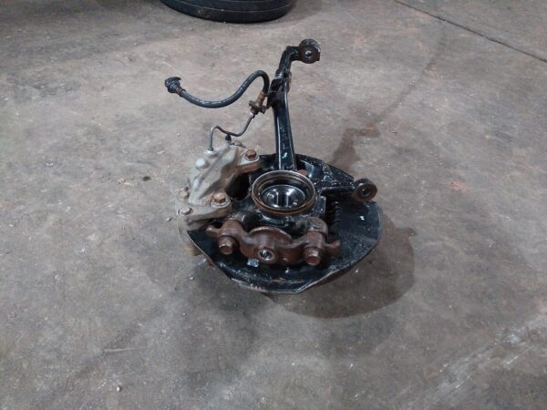 2011 TOYOTA HILUX Left Front Hub Assembly