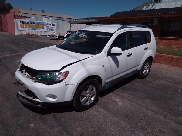 2009 MITSUBISHI OUTLANDER FUEL DOOR / FILLER