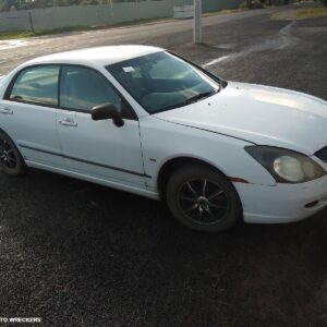 2004 MITSUBISHI MAGNA Left Guard