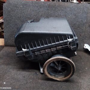 2017 TOYOTA HILUX Air Cleaner/Box