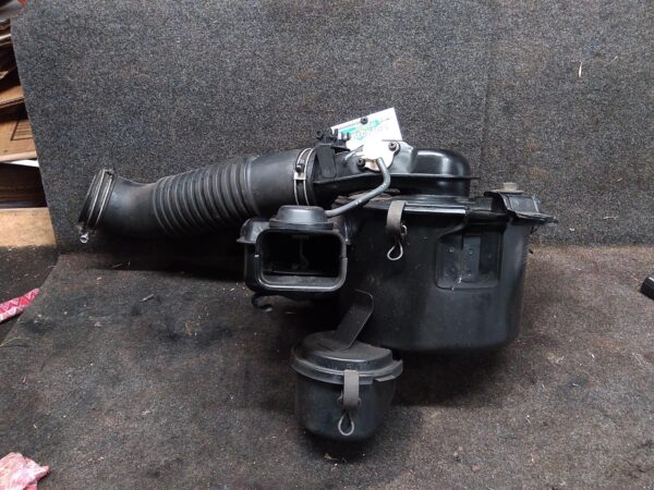 1996 TOYOTA HILUX AIR CLEANER/BOX