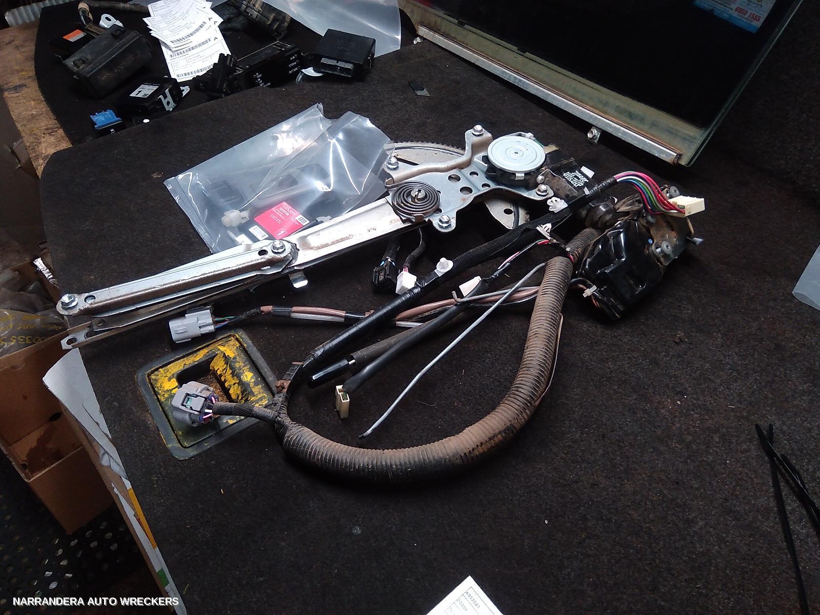 2018 TOYOTA LANDCRUISER Right Front Window Reg/Motor