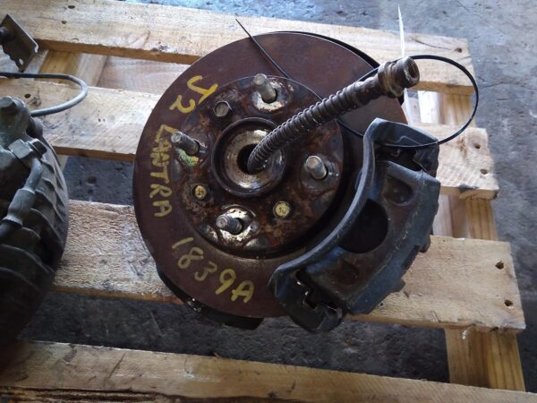 1997 HYUNDAI LANTRA RIGHT FRONT HUB ASSEMBLY