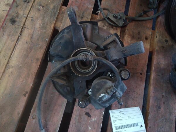 1993 DAIHATSU APPLAUSE LEFT FRONT HUB ASSEMBLY